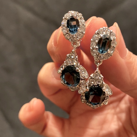 A Set of Absolutely Stunning Simulated Diamond & Sapphire Necklace & Earrings - Picture 12 of 15
